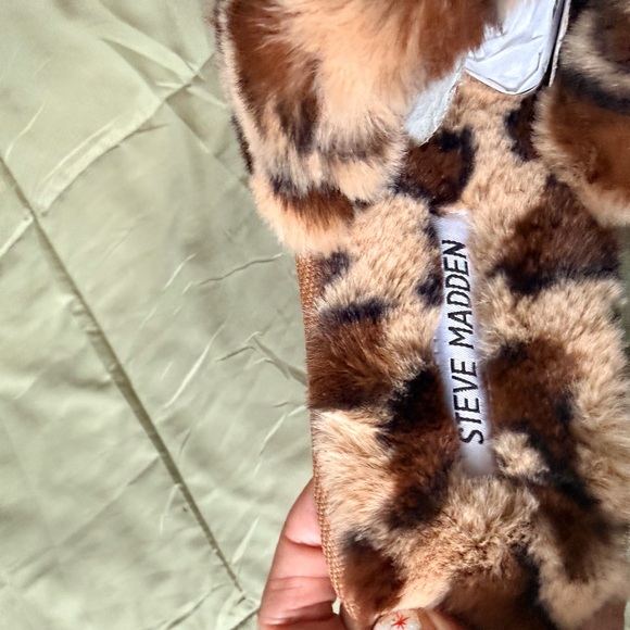 Steve Madden Faux Fur Slippers With Foam Insoles, NIB - Picture 4 of 6